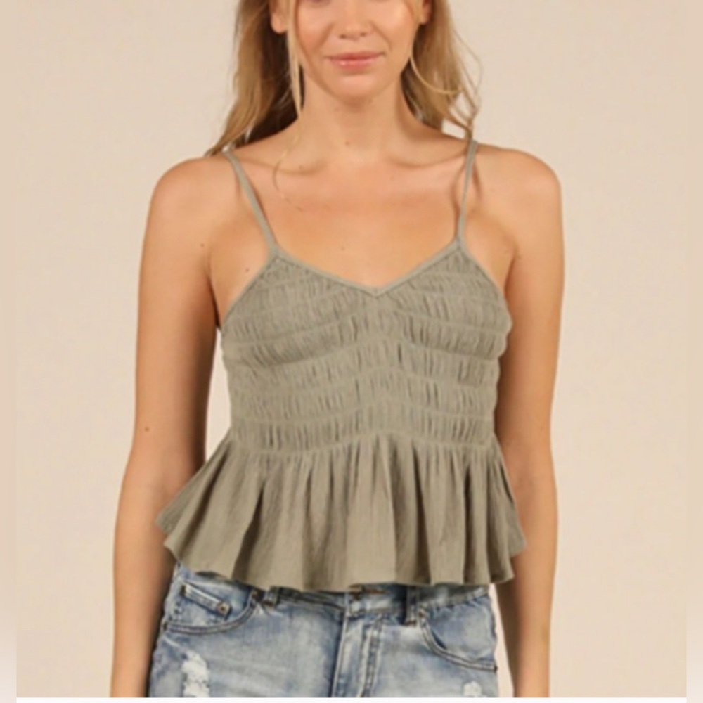 NWT- Ocean Drive Blue Smocked Ruffle‎ tank- size M